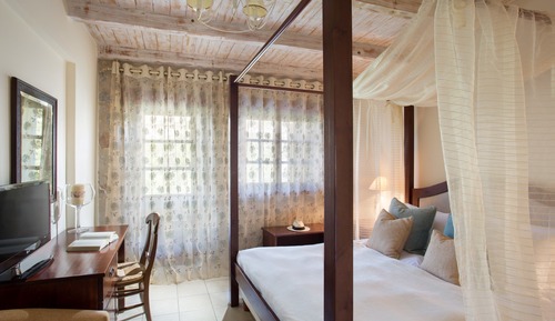 Habitación clásica con 1 cama doble o 2 individuales, vistas a la montaña