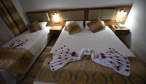 Family Room, Connecting Rooms