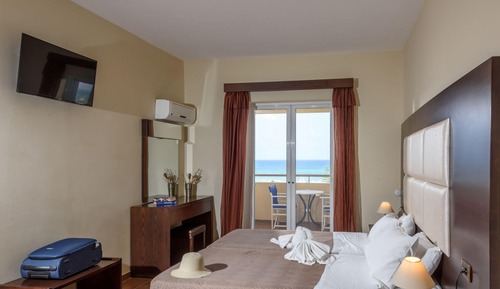 Estudio, vistas al mar