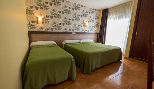 Habitación triple, vistas al mar