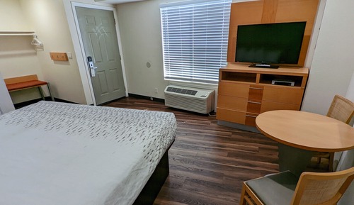 Suite with 1 King bed - Non Smoking