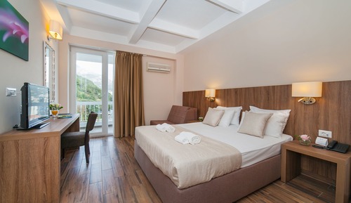 Habitación doble superior, 1 cama doble con sofá cama, balcón, vistas al mar