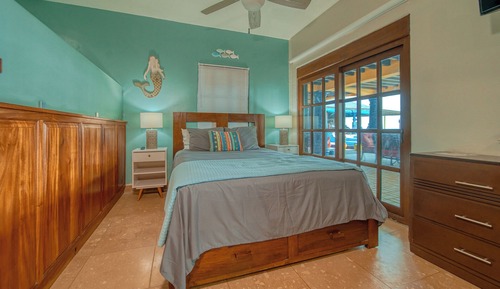 Sirena Poolside Queen Suite