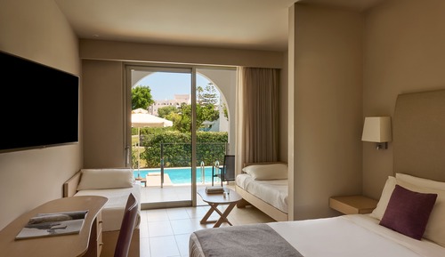 Family Room Swim Up Inland View | Open Plan