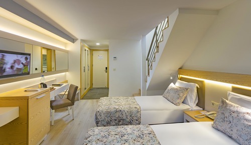 Habitación cuádruple, balcón