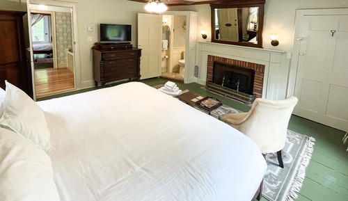 Room (Mary Lee Ball)