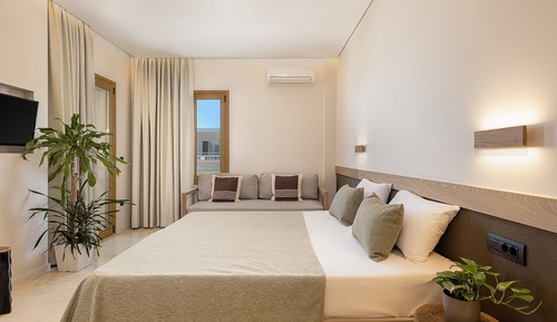 Estudio, vistas parciales al mar