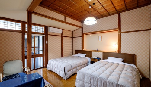 Habitación tradicional con 2 camas individuales, 2 camas de matrimonio (Japanese Western-Style)