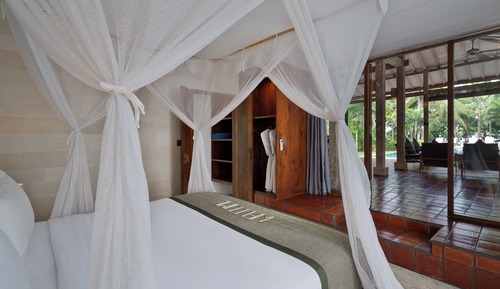 Villa, 2 habitaciones, piscina privada, frente a la playa