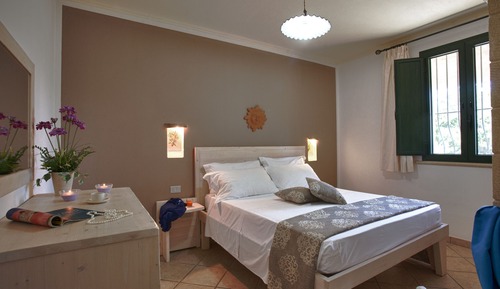 Habitación superior, 1 cama de matrimonio grande, baño privado, vistas al jardín