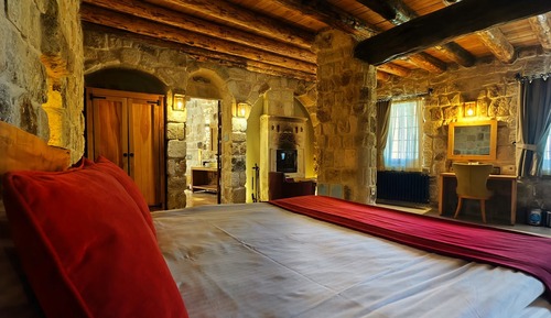 Exclusive Cave Suite