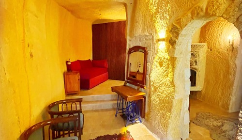 Cave Suite Room
