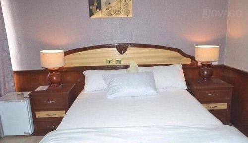 Habitación estándar doble, 1 cama de matrimonio, balcón, vistas a la ciudad