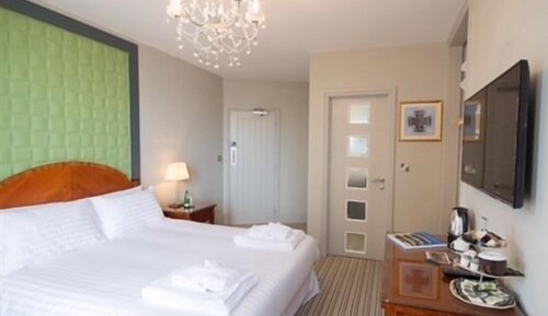 Habitación estándar doble, baño privado, vistas parciales al mar (Room 2)