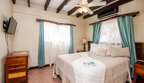 Apartamento clásico, 1 habitación, balcón, vistas al mar