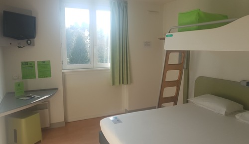 Habitación triple, varias camas