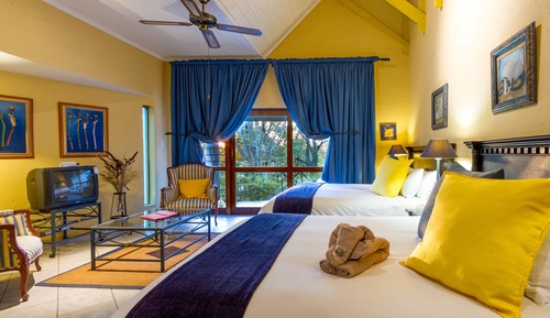 Suite familiar, 2 camas de matrimonio, baño privado, vistas al jardín