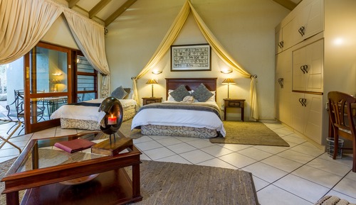 Suite estudio exclusiva, varias camas, bañera de hidromasaje, vistas al jardín