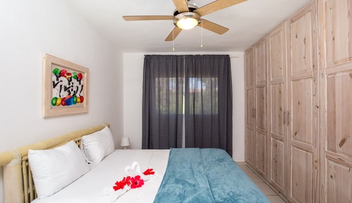 Los Corales Moonstar Superior Beachfront Suite