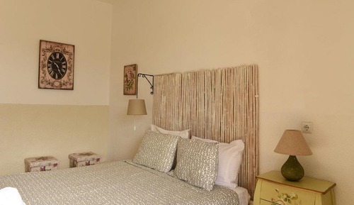Habitación triple, vistas parciales al mar, planta baja