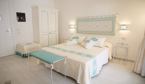 Habitación doble superior (Double room with sofa bed 1.70mt)