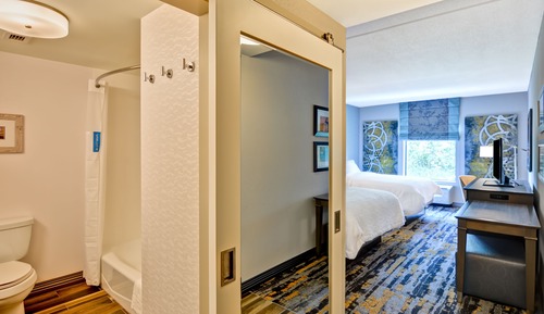 Habitación, 2 camas de matrimonio, accesible para personas con discapacidad (w/ bathtub)