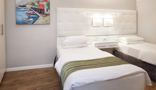 Apartamento familiar, 2 habitaciones, patio, vistas al jardín