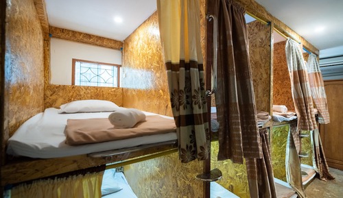 Shared Dormitory, Women only