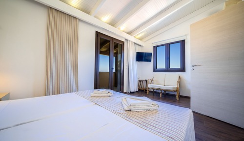 Suite with Panoramic Sea View