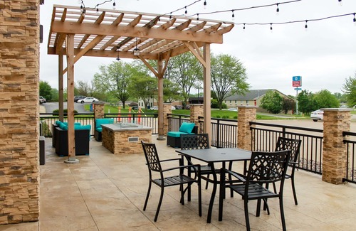 Bettendorf Hotel | Clarion Pointe