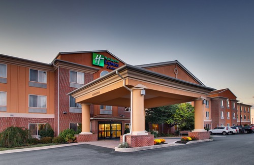 Lititz Hotel | Holiday Inn Express Hotel & Suites Lancaster-Lititz, an IHG Hotel
