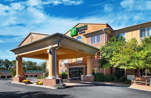 Lititz Hotel | Holiday Inn Express Hotel & Suites Lancaster-Lititz, an IHG Hotel