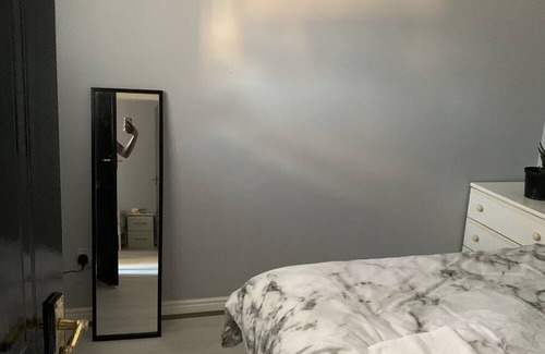 Haughton-le-Skerne Casa | Stylish Darlington Townhouse w private garden, 3 Beds & Near Town Centre