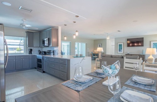 Port Charlotte - Charlotte Harbor Casa | Gorgeous Newly Renovated Modern Home! Dock, Direct Access to Charlotte Harbor! Fisherman's Delight!