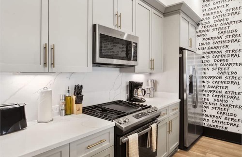 Central Business District Casa | Roami at The Brandywine | Heated Pool |4 Bed Combo