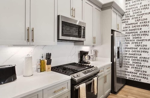 Central Business District Casa | Roami at The Brandywine |Rooftop Pool |4 Bed Combo