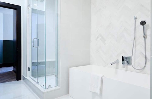 Central Business District Casa | Roami at The Brandywine | Pool | 3 Bed Penthouse
