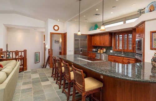 Kamuela Condominio | Exclusive Paradise: Luxurious Villa with Private Beach Access!