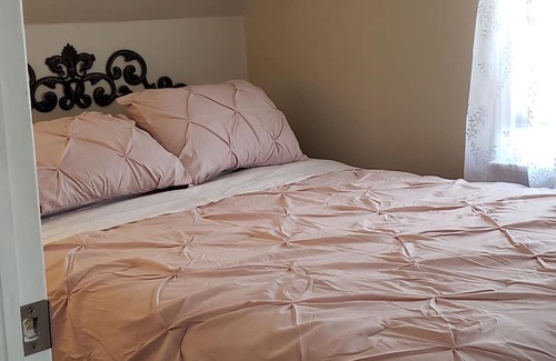 Crystal Beach Cabaña | Beautiful Cozy Cottage a Mere 10 Minute Walk to the Scenic Shores of Lake Erie!