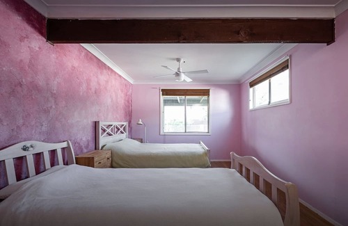 Cambridge Park Casa | Cosy Family Home With a Pool Kingswood Three Bedroom House