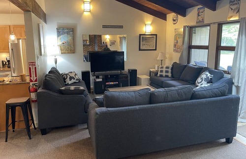 Killington Chalet De Esquí | Killington Chalet - Ideal Location, Hot Tub, Commercial Boot/Glove Dryer