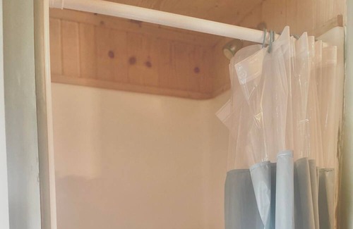 Muskoka Lakes Cabina | HK’S Love Den (Premium Lakefront View~ Muskoka Lake Cottages #1)