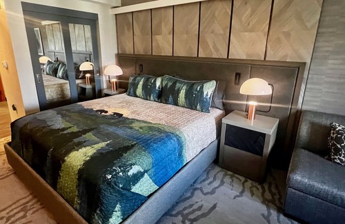 Mammoth Lakes Condominio | Beautiful Top Floor Remodeled Monache Studio. Dogs Considered.