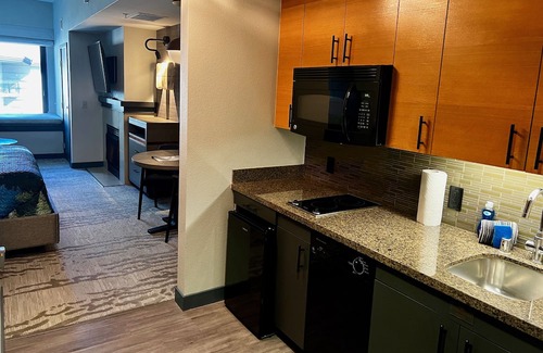 Mammoth Lakes Condominio | Beautiful Top Floor Remodeled Monache Studio. Dogs Considered.