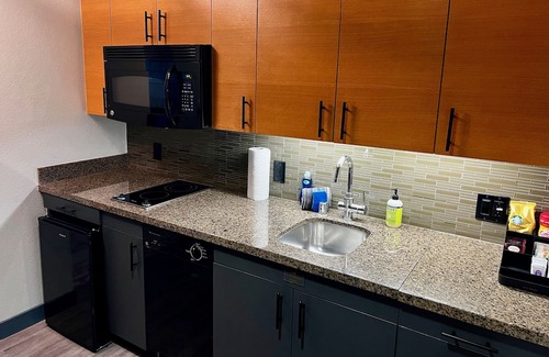 Mammoth Lakes Condominio | Beautiful Top Floor Remodeled Monache Studio. Dogs Considered.