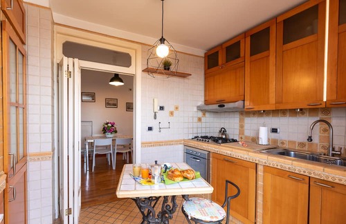 Naples City Centre Apartamento | Delightful apartment in the heart of Naples overlooking the Vesuvius