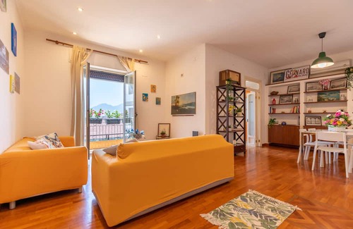 Naples City Centre Apartamento | Delightful apartment in the heart of Naples overlooking the Vesuvius
