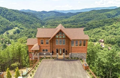 Plano Casa | Above The Rest - 4 Bedrooms, 4.5 Baths, Sleeps 12 4 Home by RedAwning