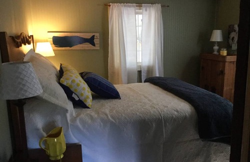 Lynn Cabina | Cozy Lake House retreat with beautiful fall foliage.