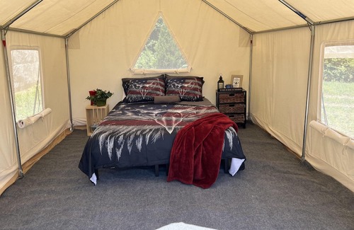 Silver Point Alquiler De RV | Tentrr Signature Site - Xanadu at Defenders Retreat - Site H